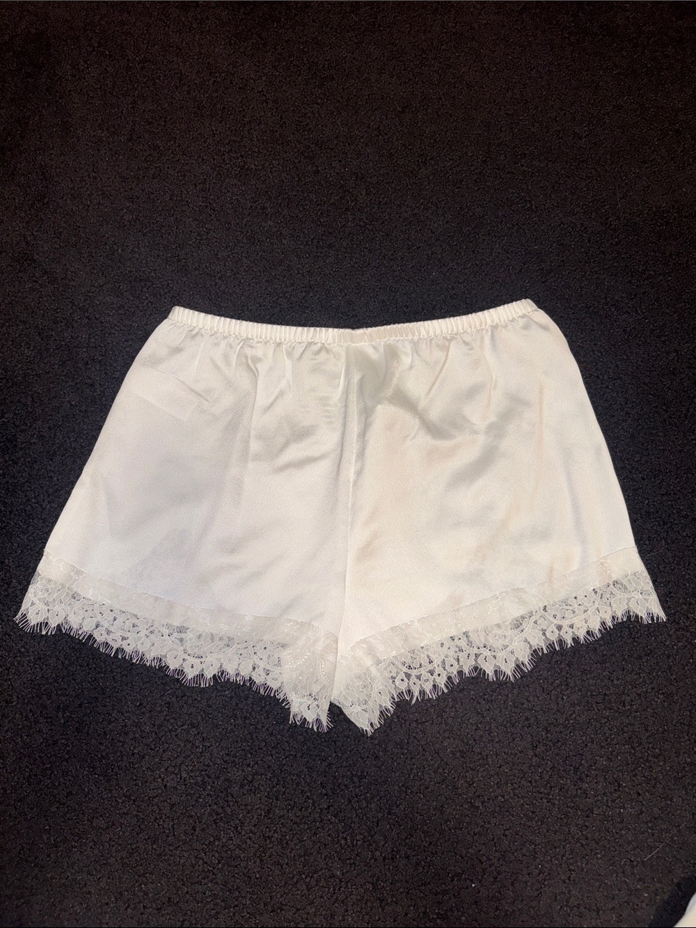 House of Harlow 1960 White Elastic-Waist Shorts - Picture 3 of 4